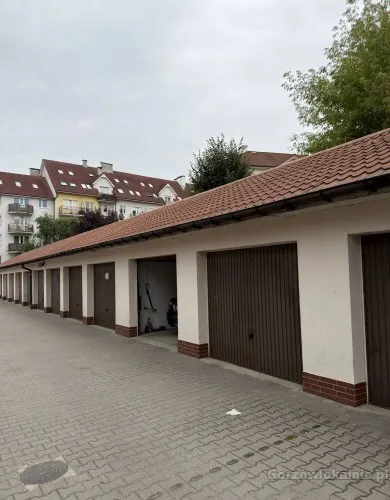 Garaż o powierzchni 18,5 mkw przy Placu Jana Pawła II